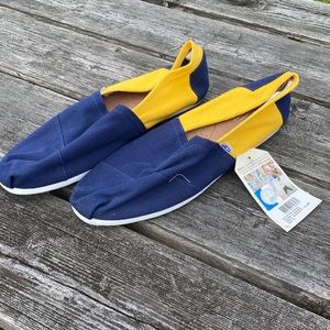 Men’s size 13 Toms.